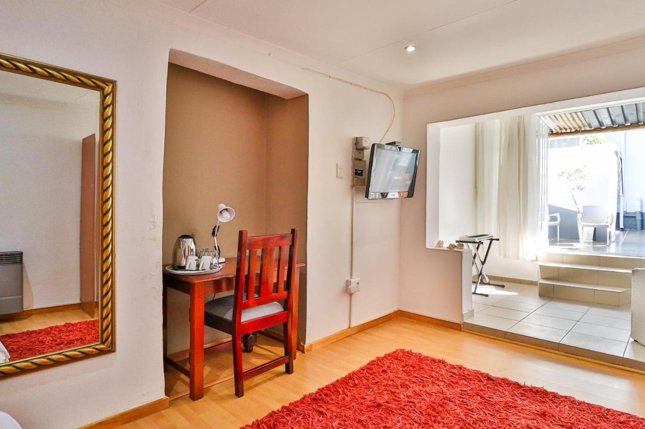Sunbury Bed And Breakfast โจฮันเนสเบิร์ก ภายนอก รูปภาพ