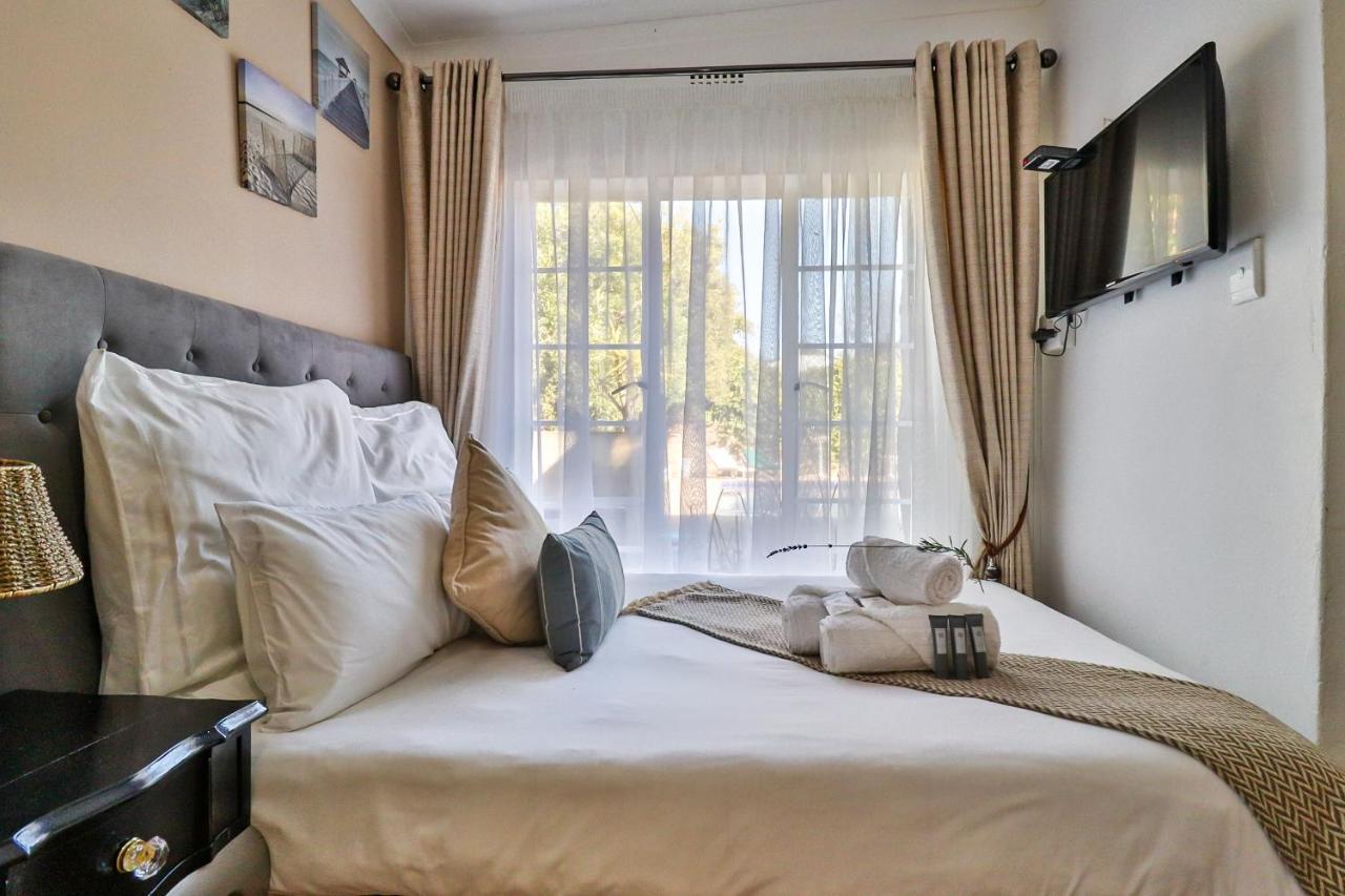 Sunbury Bed And Breakfast โจฮันเนสเบิร์ก ภายนอก รูปภาพ