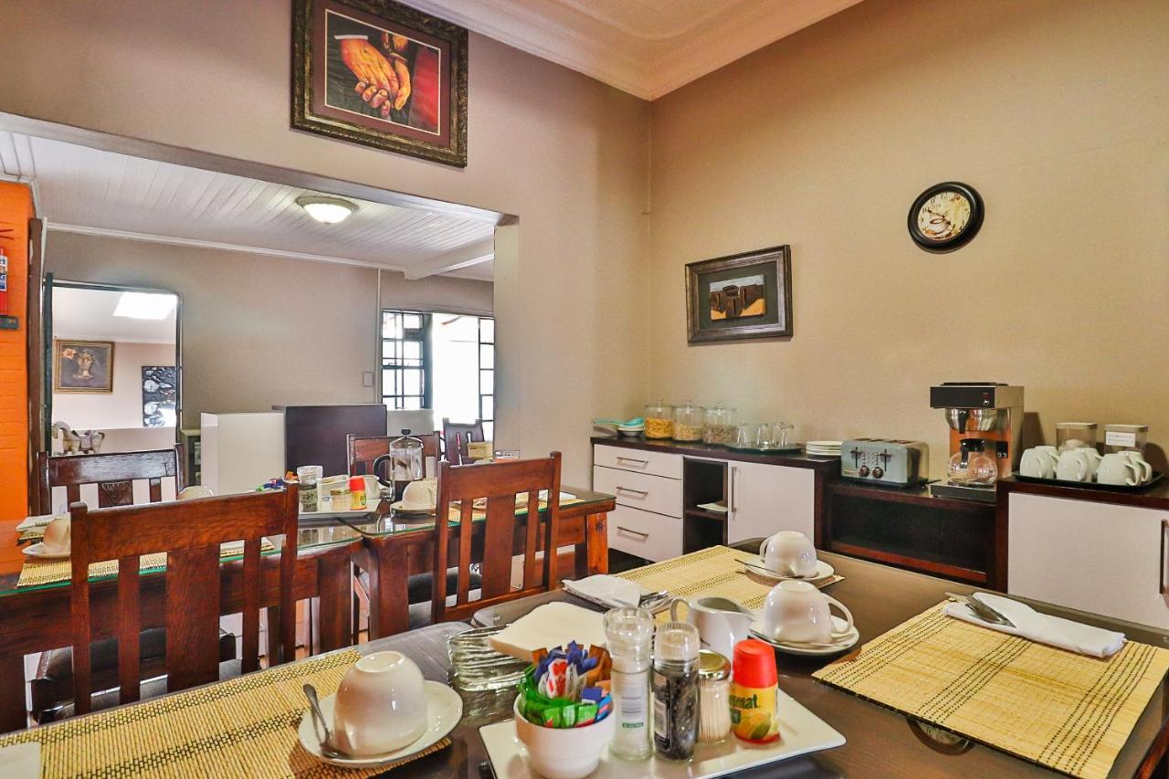 Sunbury Bed And Breakfast โจฮันเนสเบิร์ก ภายนอก รูปภาพ