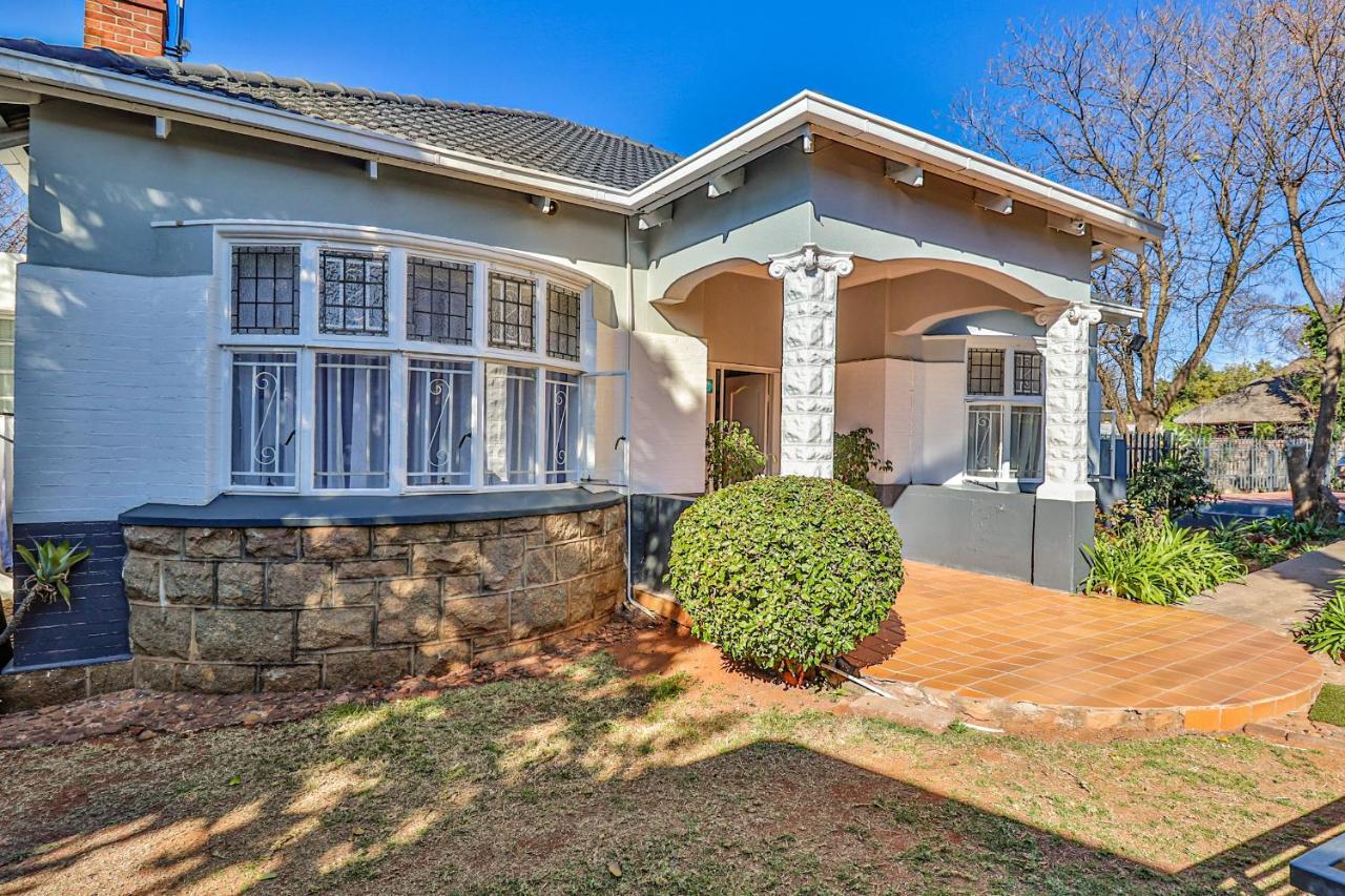 Sunbury Bed And Breakfast โจฮันเนสเบิร์ก ภายนอก รูปภาพ