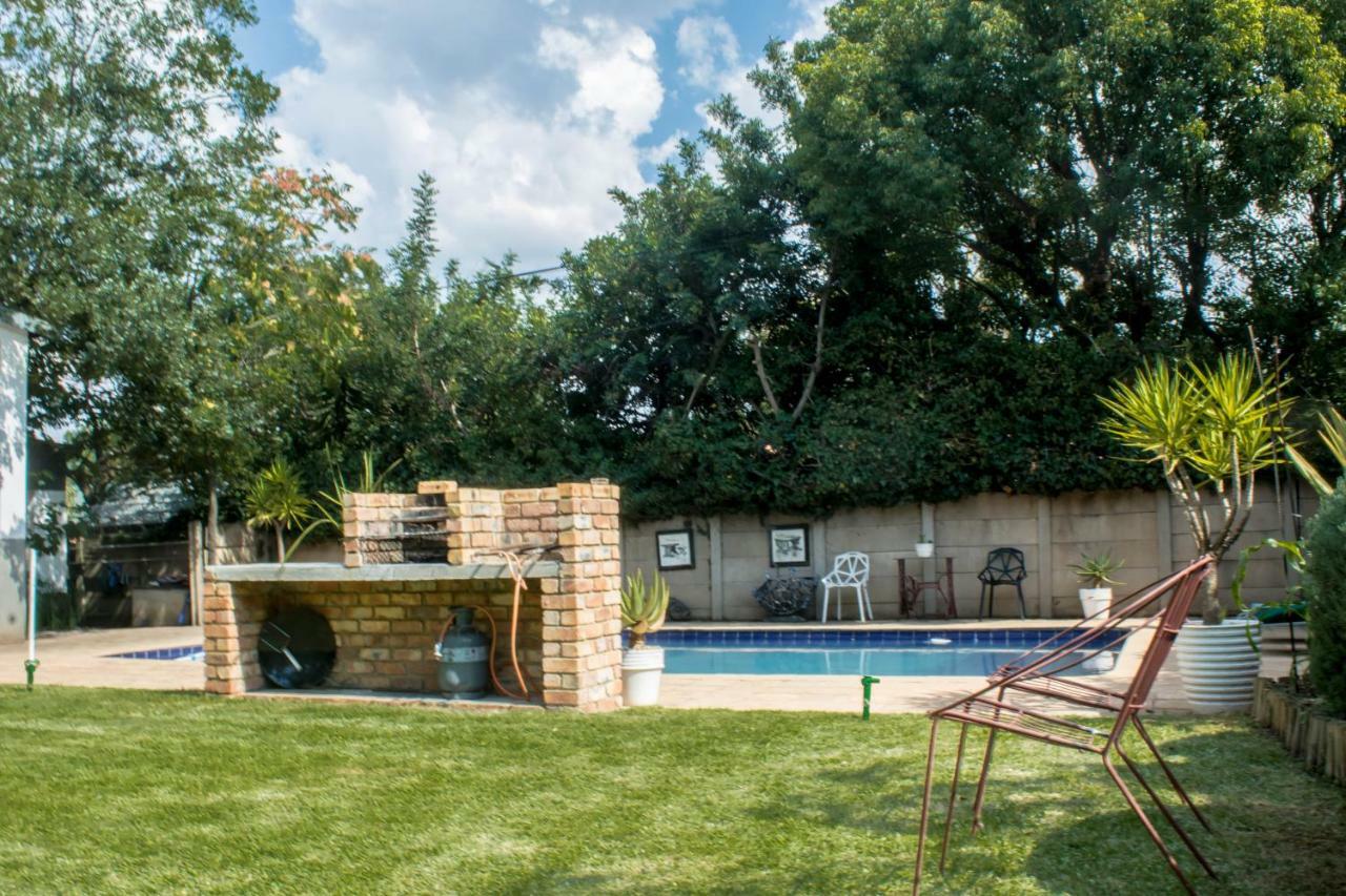 Sunbury Bed And Breakfast โจฮันเนสเบิร์ก ภายนอก รูปภาพ